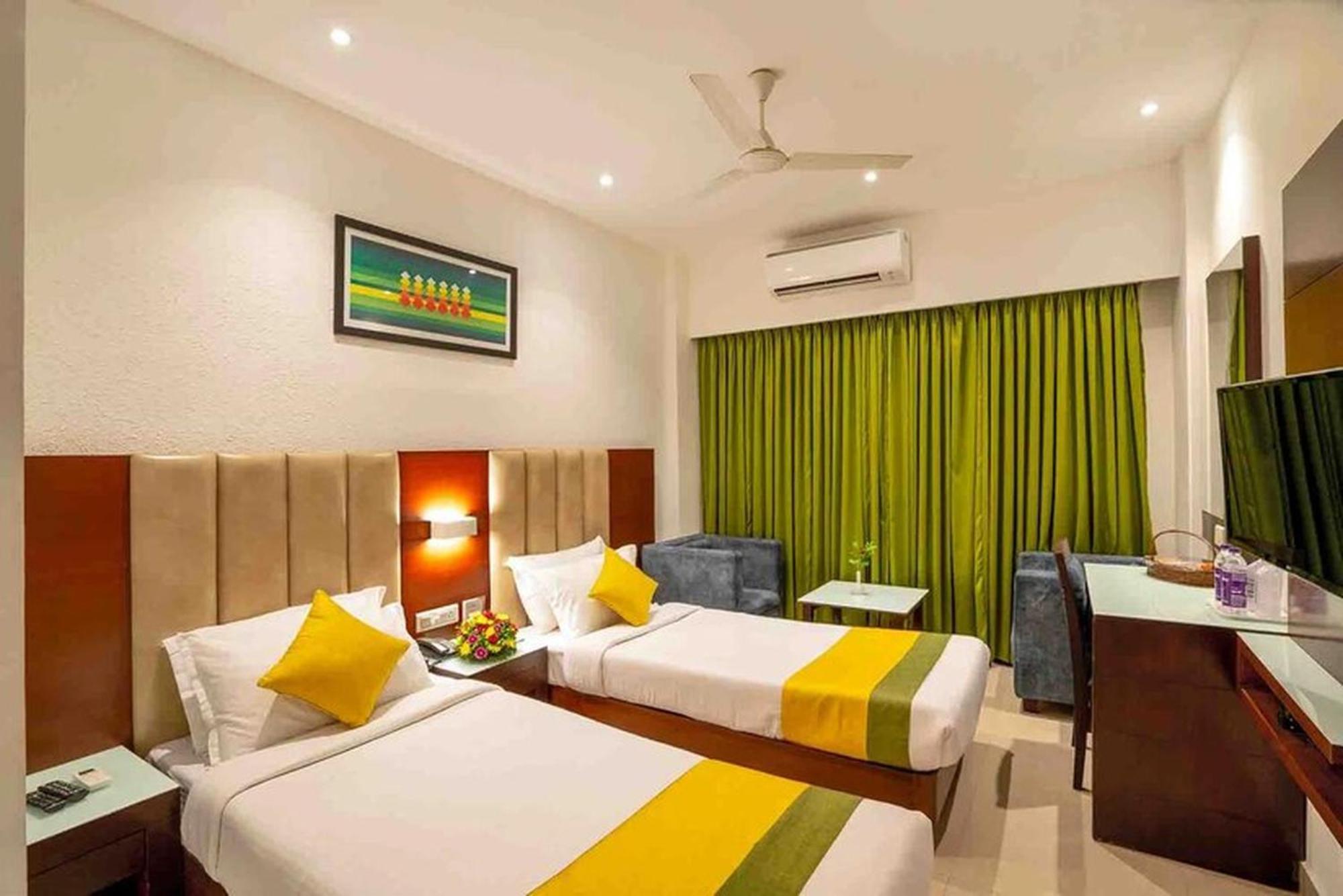 Hotel Hills Park Pathanamthitta Екстер'єр фото