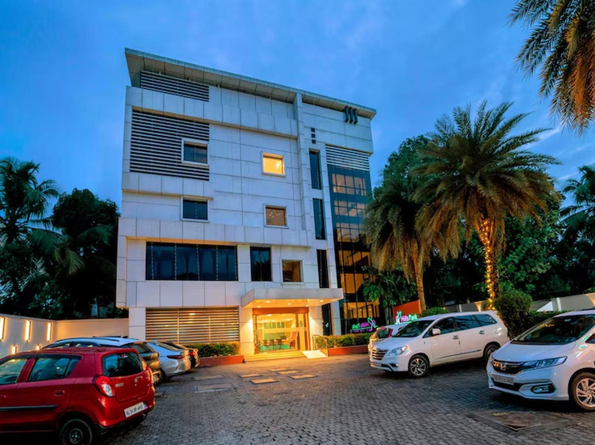 Hotel Hills Park Pathanamthitta Екстер'єр фото