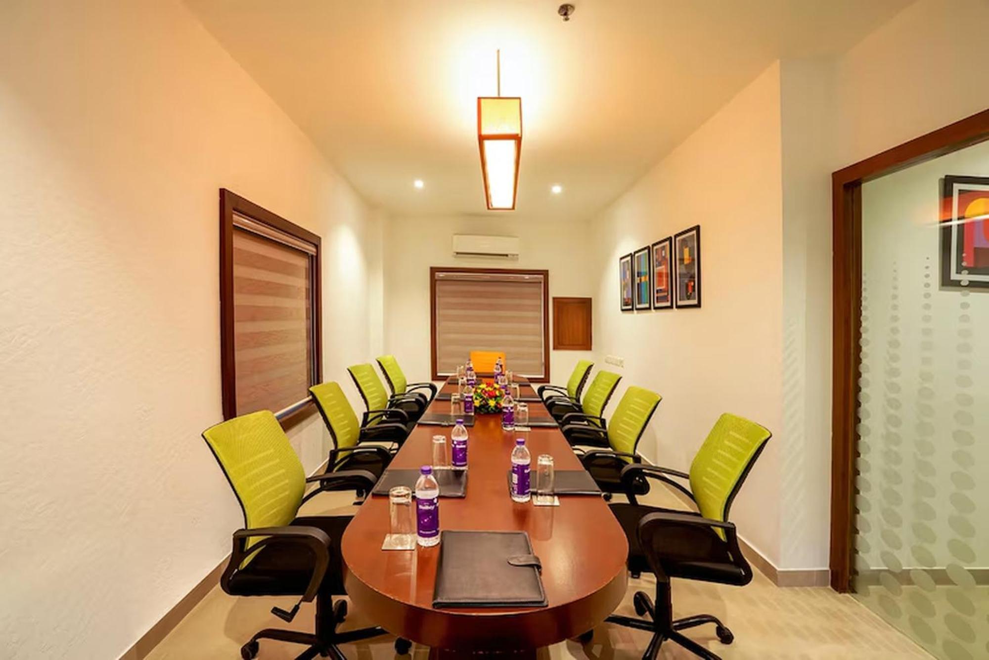 Hotel Hills Park Pathanamthitta Екстер'єр фото