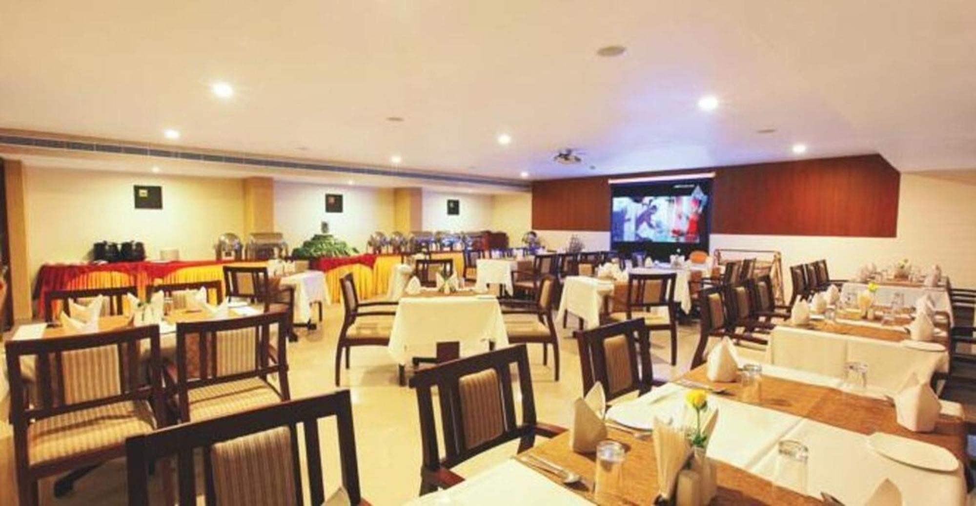 Hotel Hills Park Pathanamthitta Екстер'єр фото
