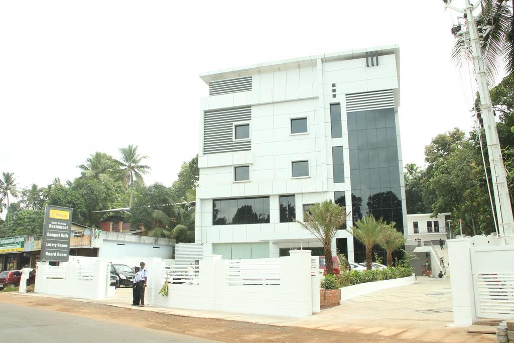 Hotel Hills Park Pathanamthitta Екстер'єр фото